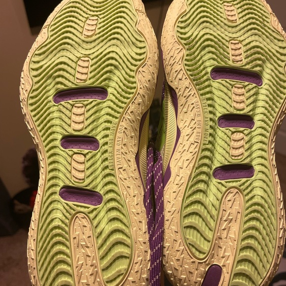 Men’s Adidas Dame Basketball shoes size 11 - Picture 4 of 4